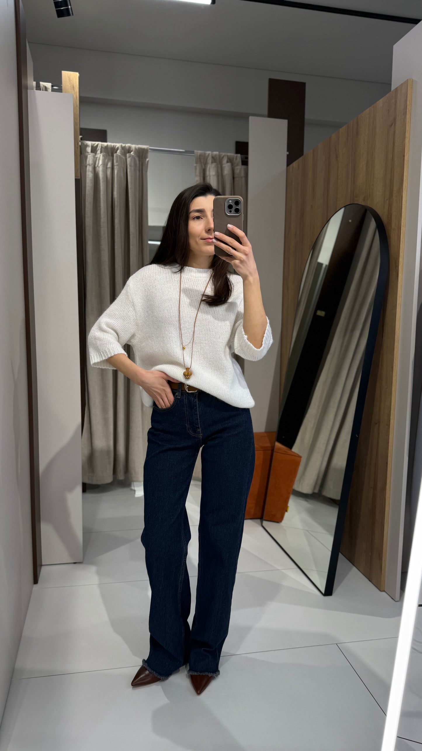 Джинси з бахромою знизу