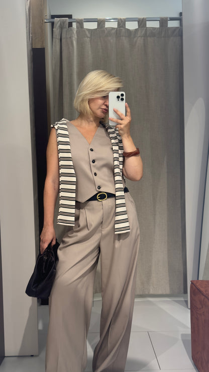 Жилет із затяжкою позаду