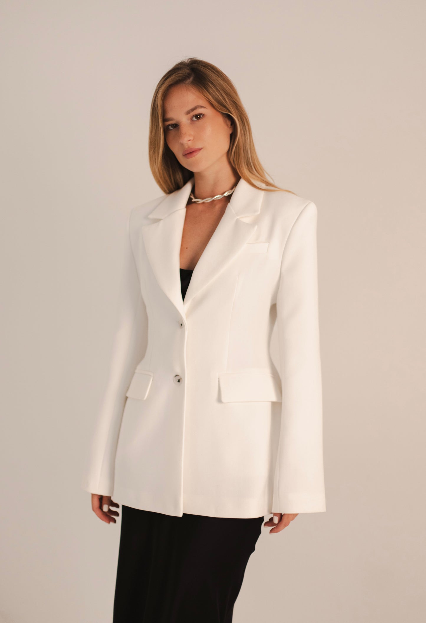 Піджак силуетний з двома ґудзиками