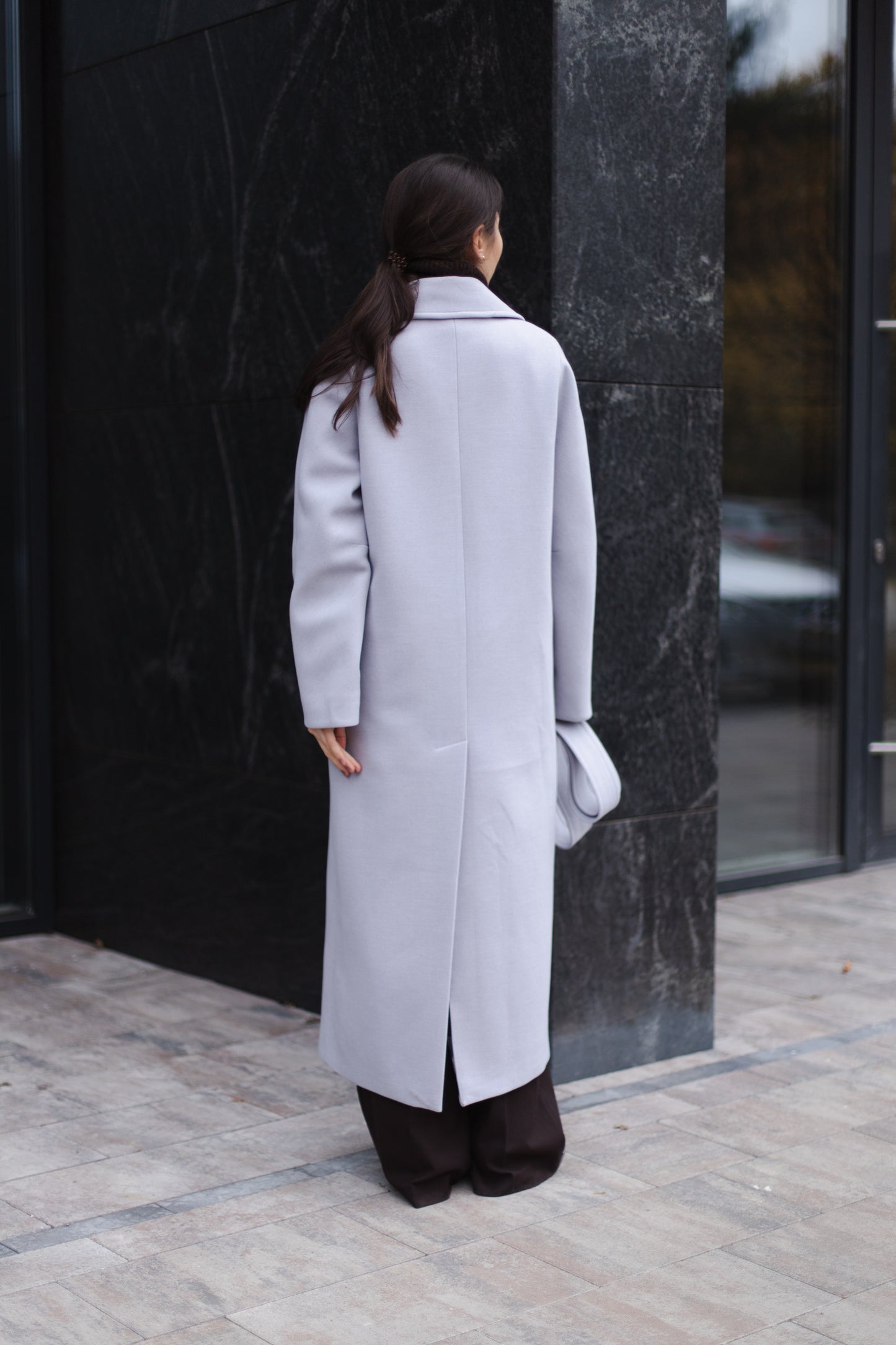 Пальто сіре довжини максі