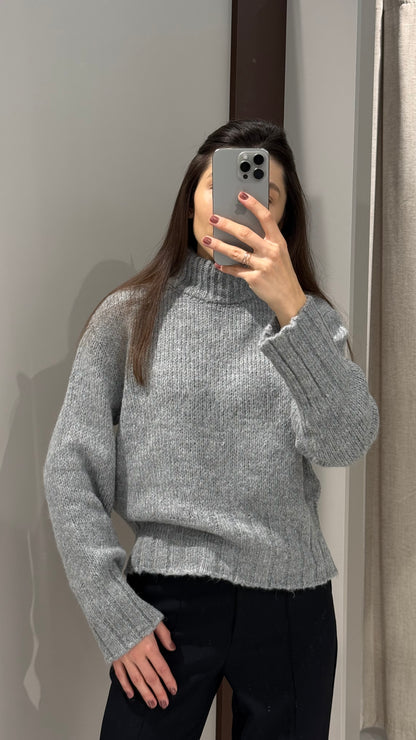 Светр вкорочений