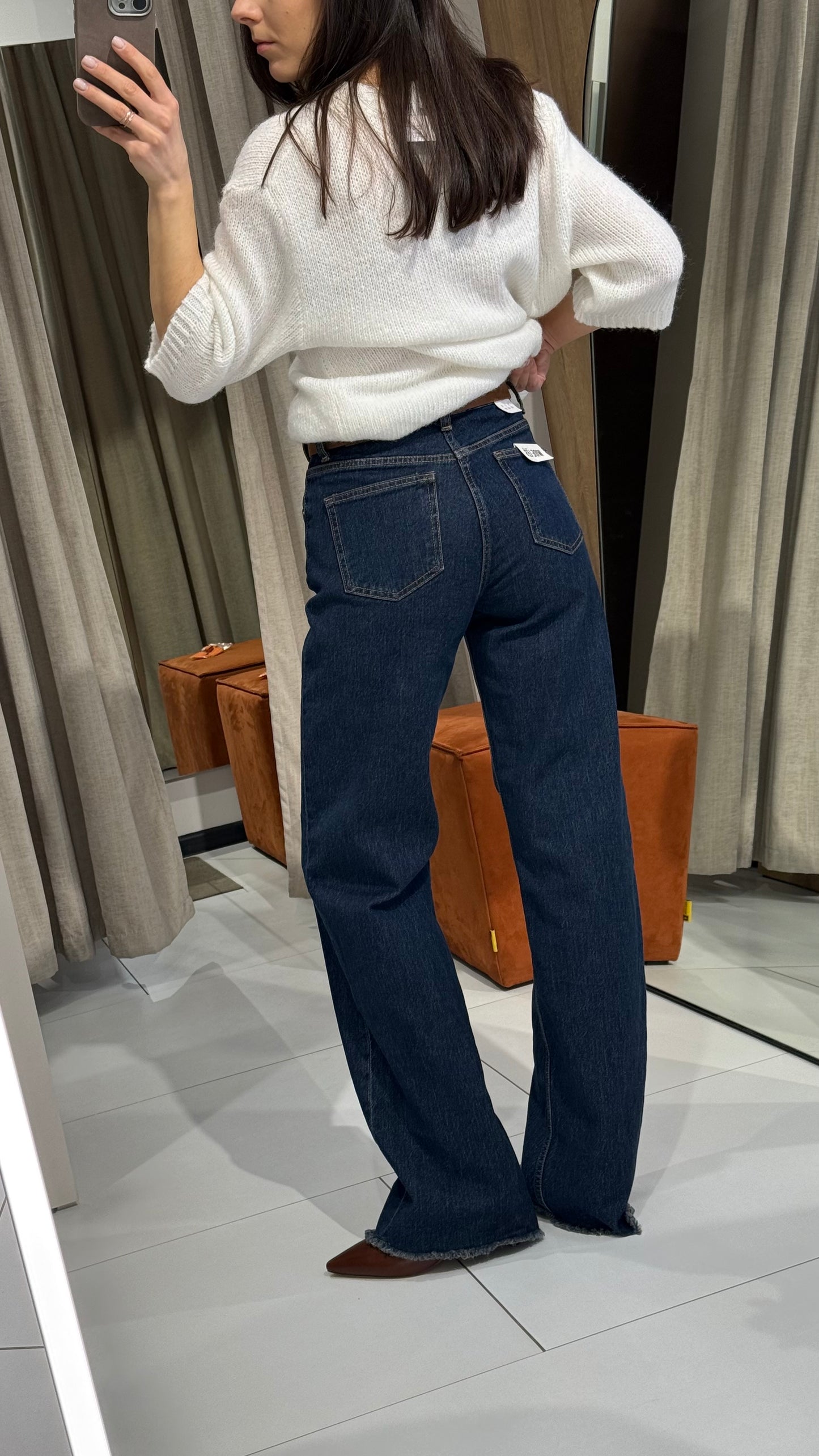 Джинси з бахромою знизу