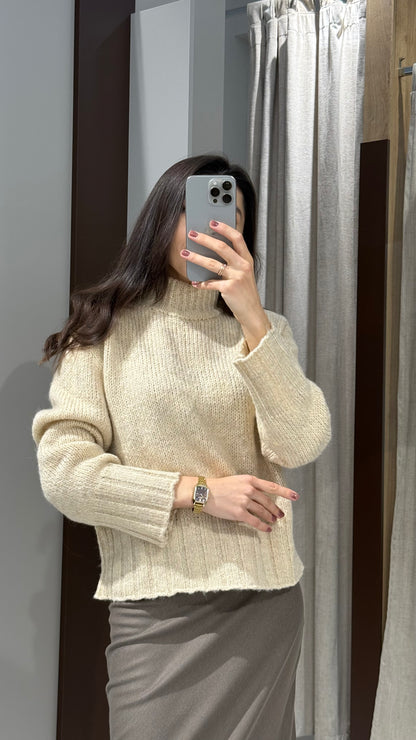 Светр вкорочений