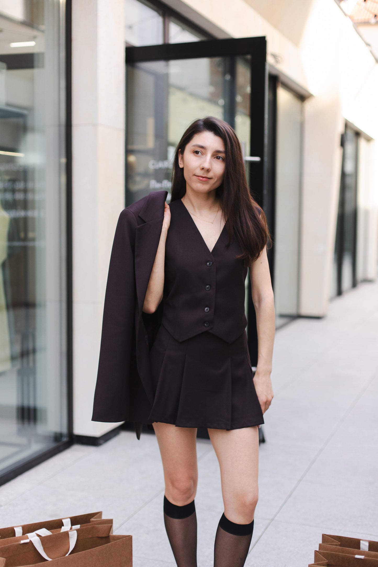 Жилет із затяжкою позаду