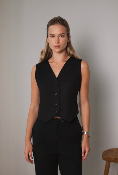 Жилет із затяжкою позаду