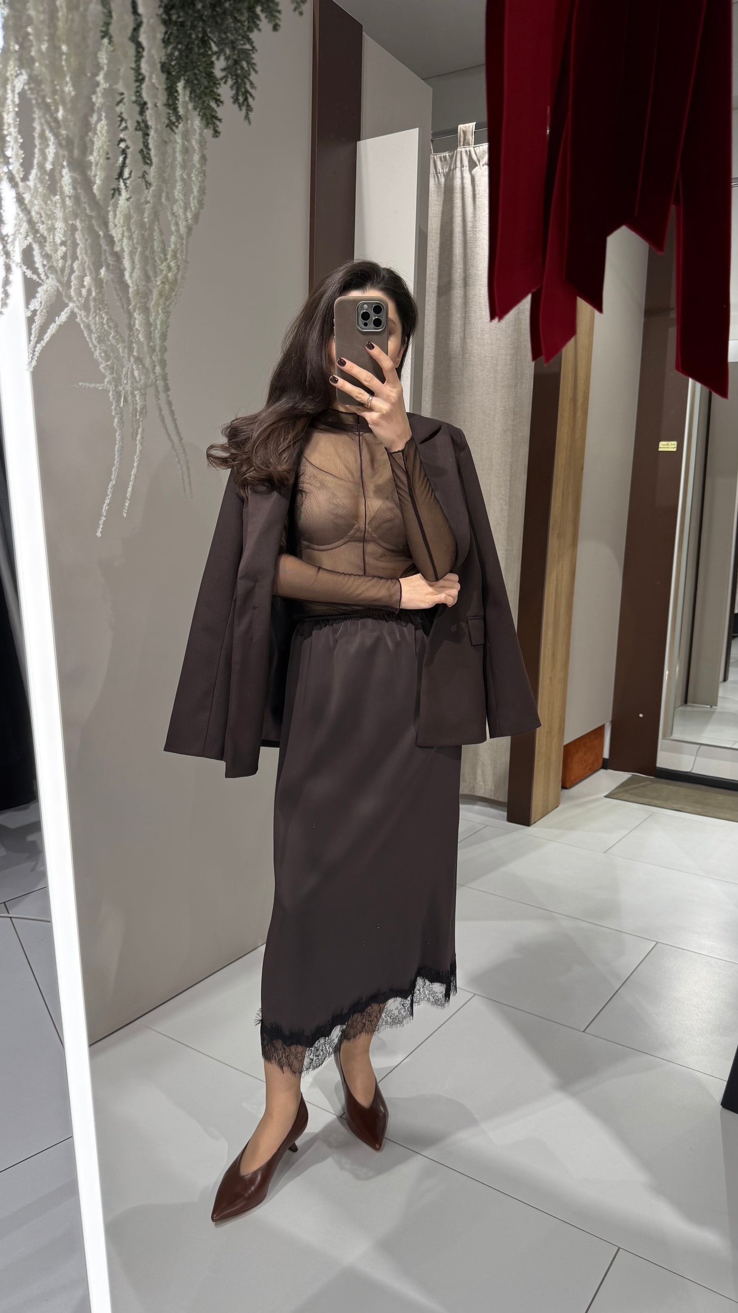 Сатинова спідниця з мереживом