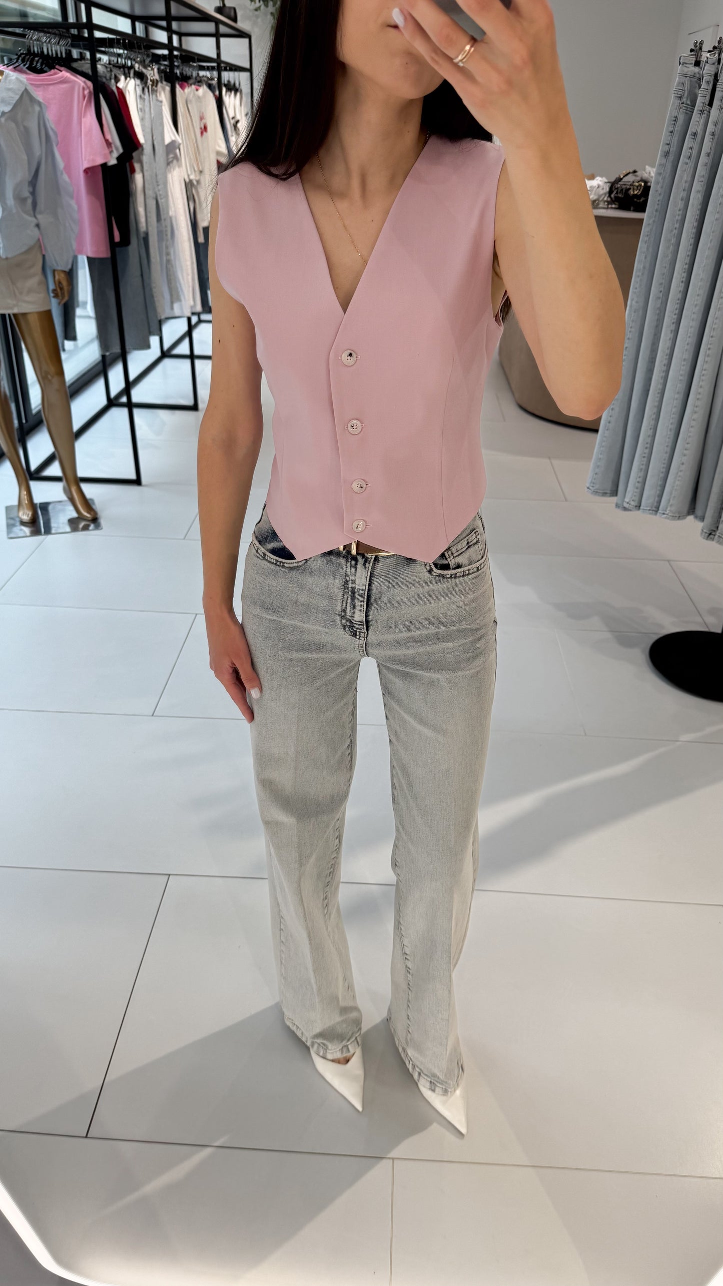 Жилет із затяжкою позаду