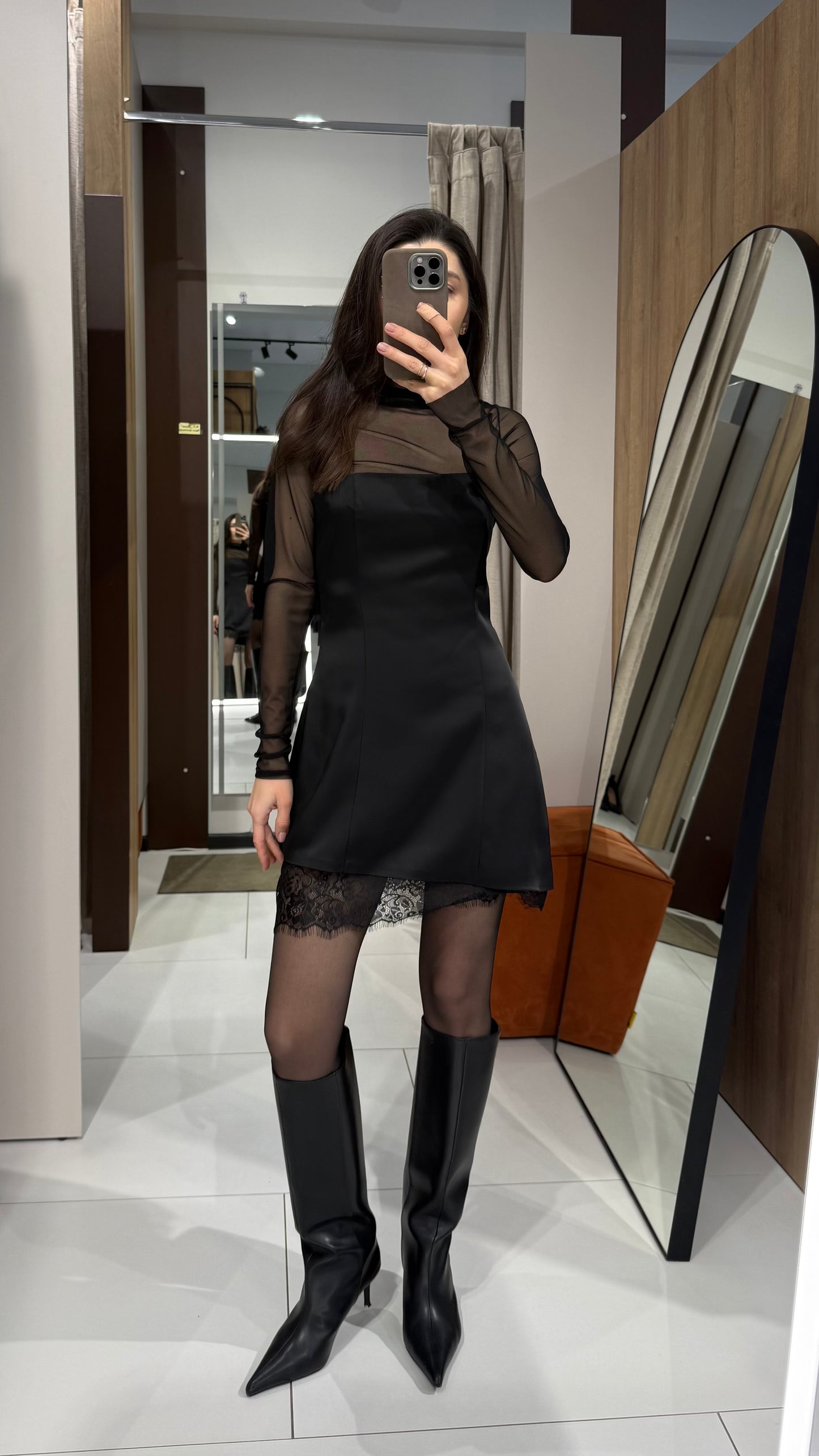 Сукня з мереживом