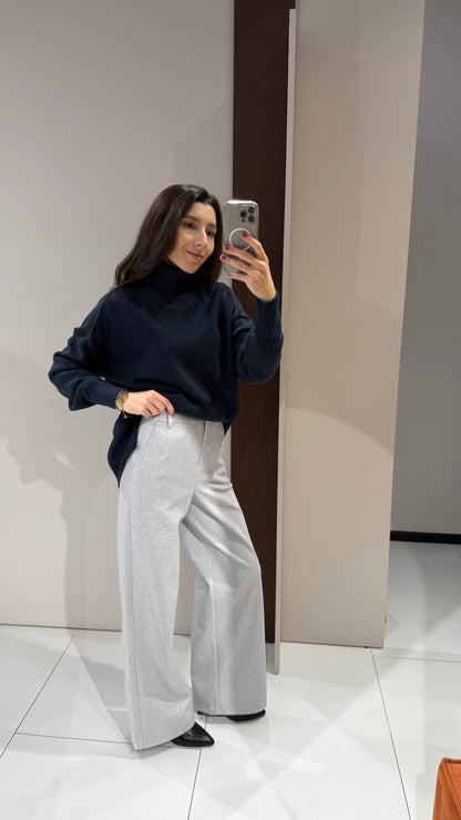 Светр з розрізами