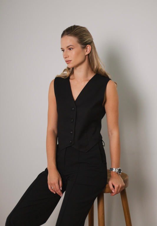 Жилет із затяжкою позаду