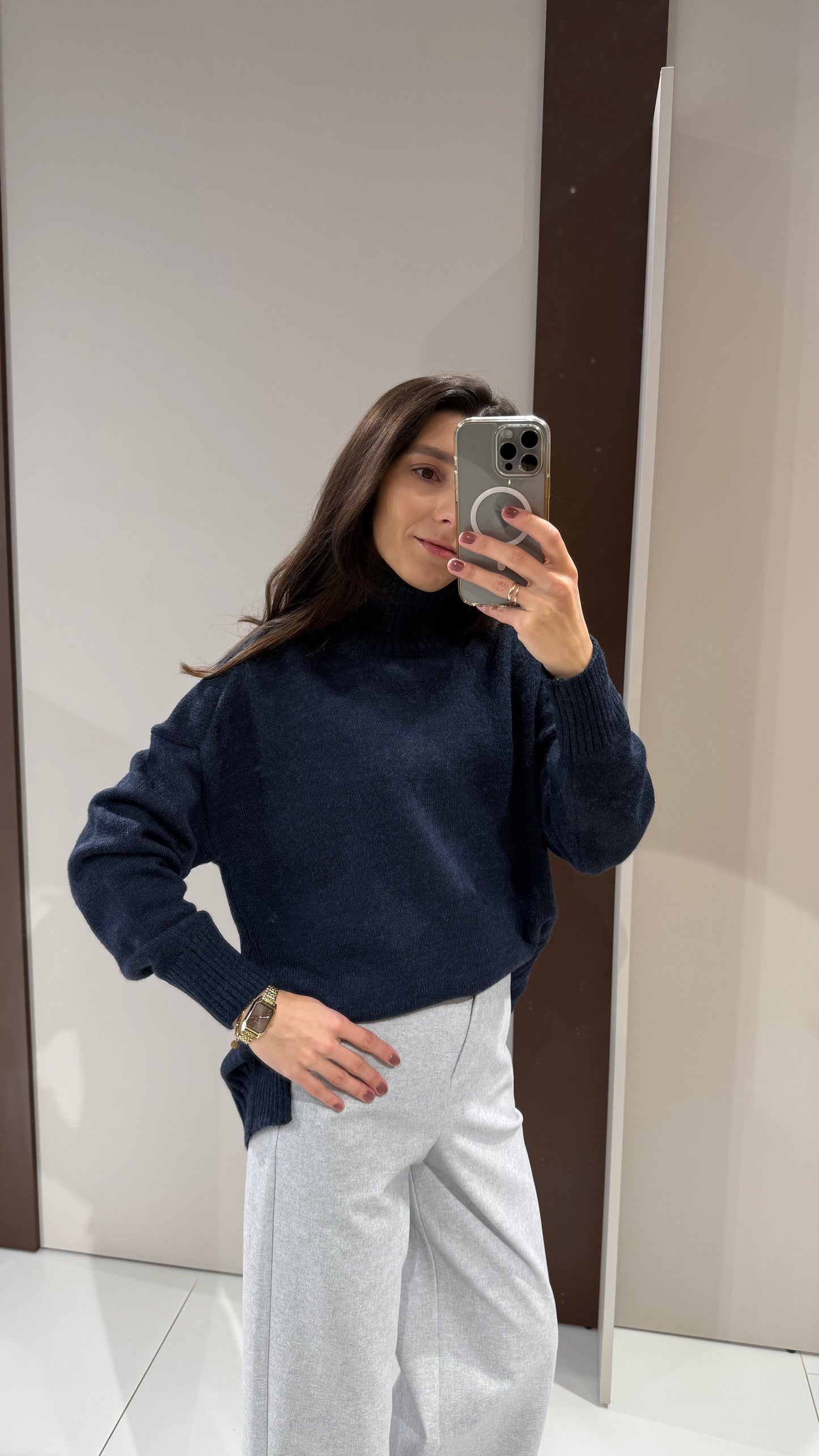 Светр з розрізами