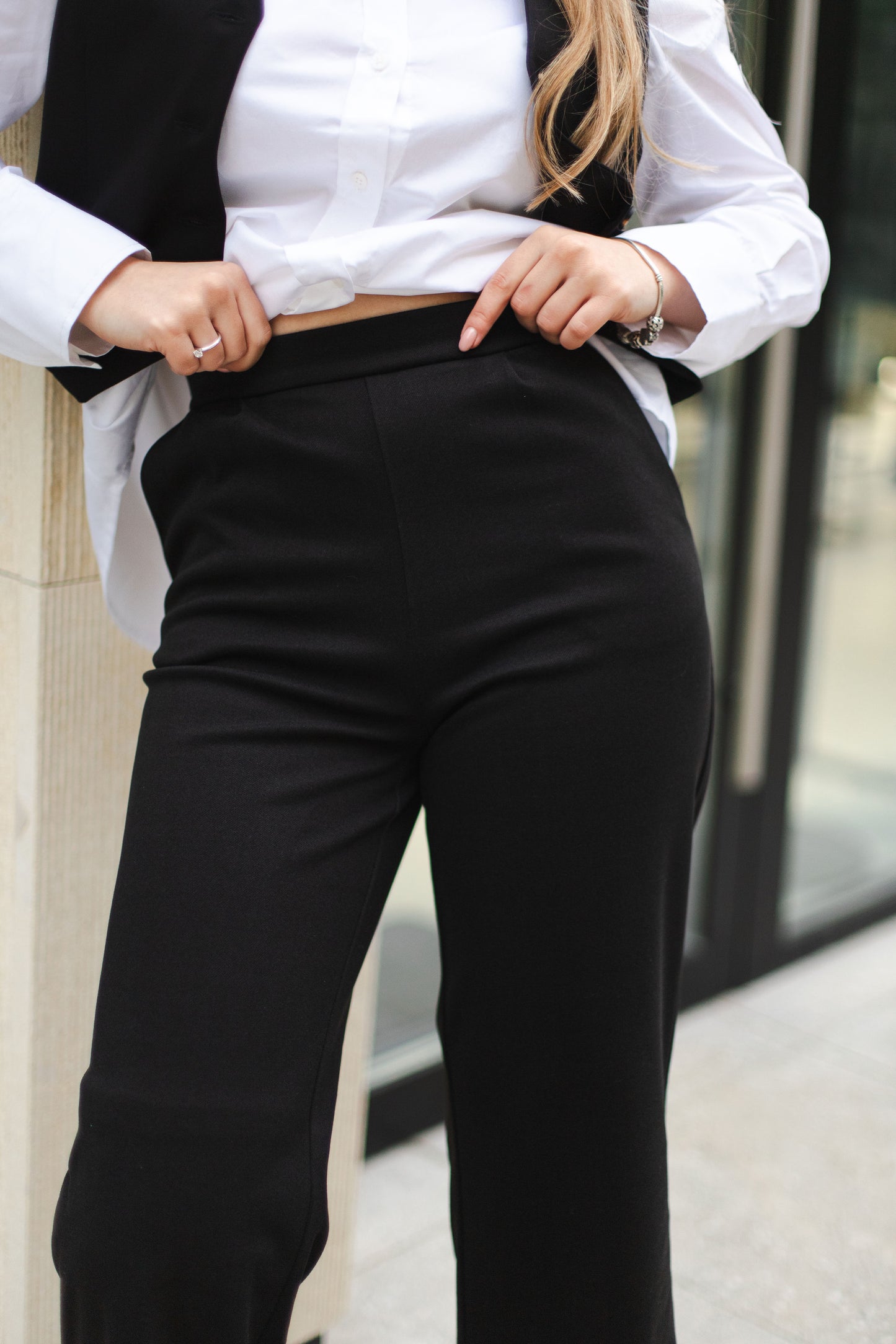Теплі класичні штани в чорному кольорі